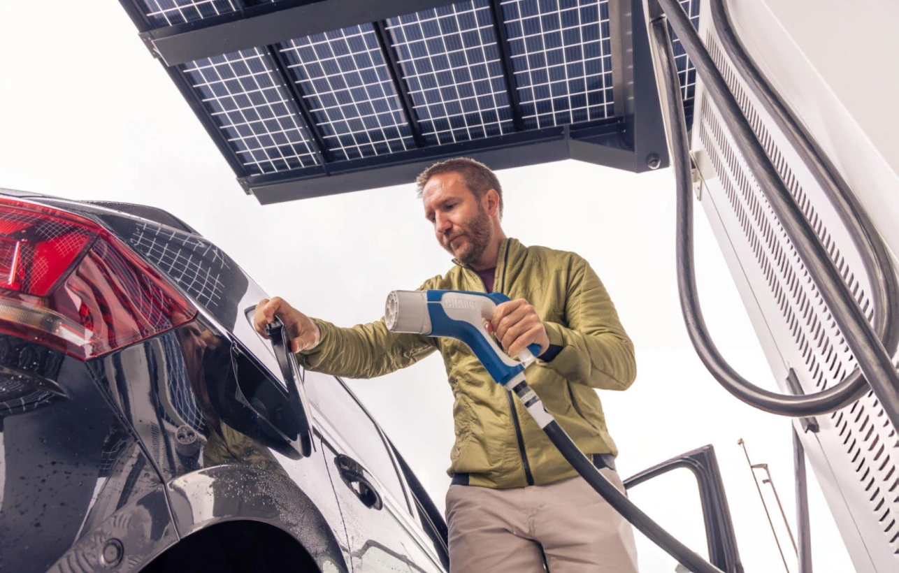 Alumedoc Verandas Le Medoc Optez Pour Un Carport Avec Recharge Integree Pour Votre Vehicule Electrique